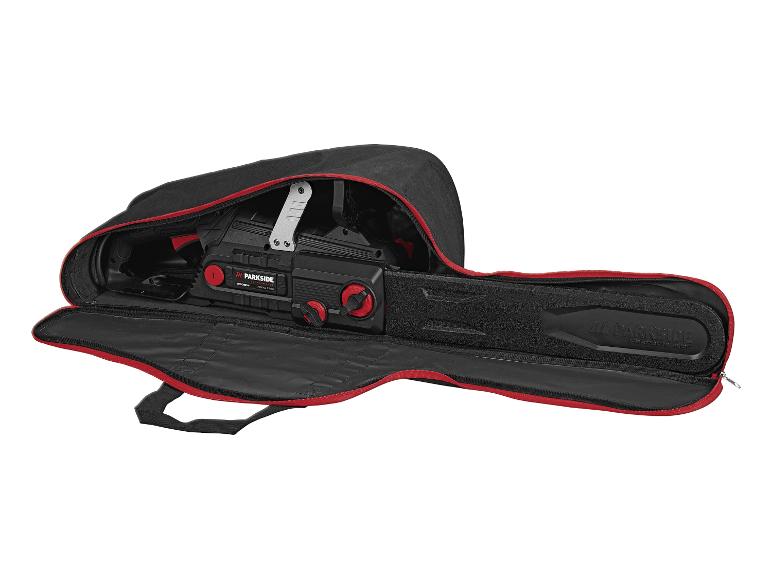 Čierna reťazová píla Parkside v červenom puzdre.