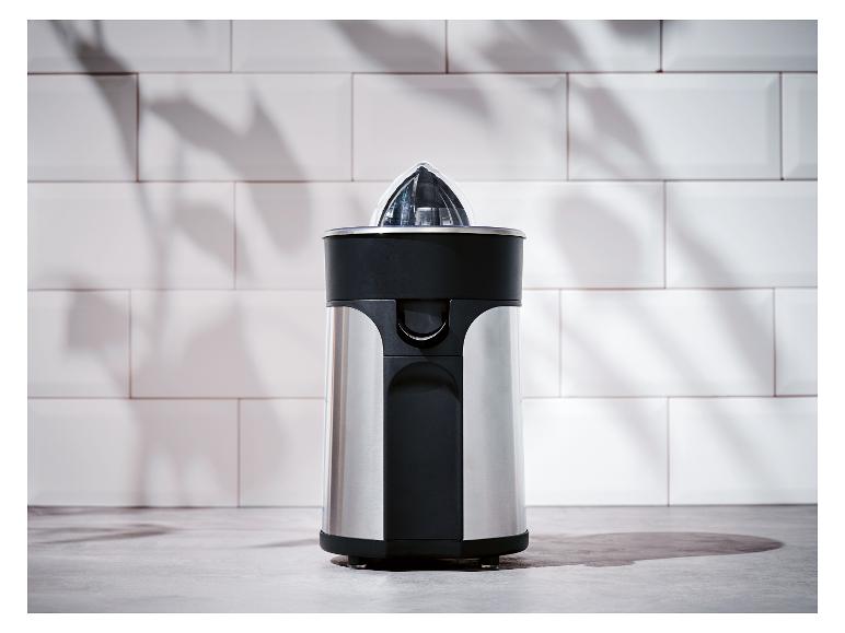 Elektrický odšťavovač citrusov z nehrdzavejúcej ocele na kuchynskej linke