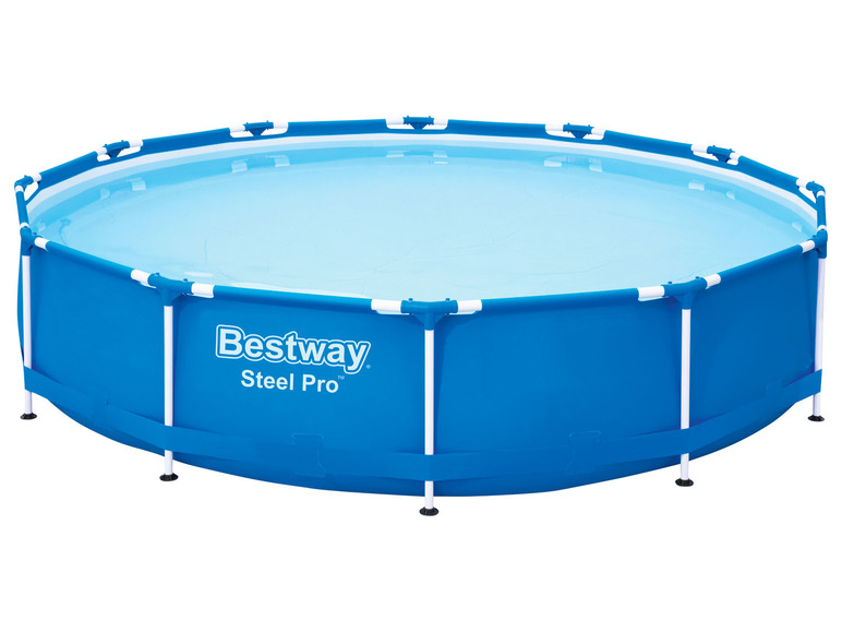 Bazén Bestway Steel Pro s vodou.