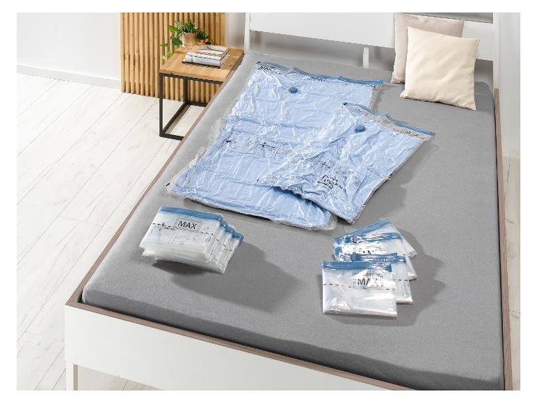 Vrecká na vakuové balenie MAX na oblečenie a prikrývky na posteli.