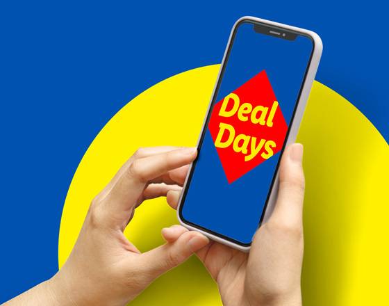 Ruky držia smartfón s nápisom „Deal Days“ na obrazovke, na modro-žltom pozadí.