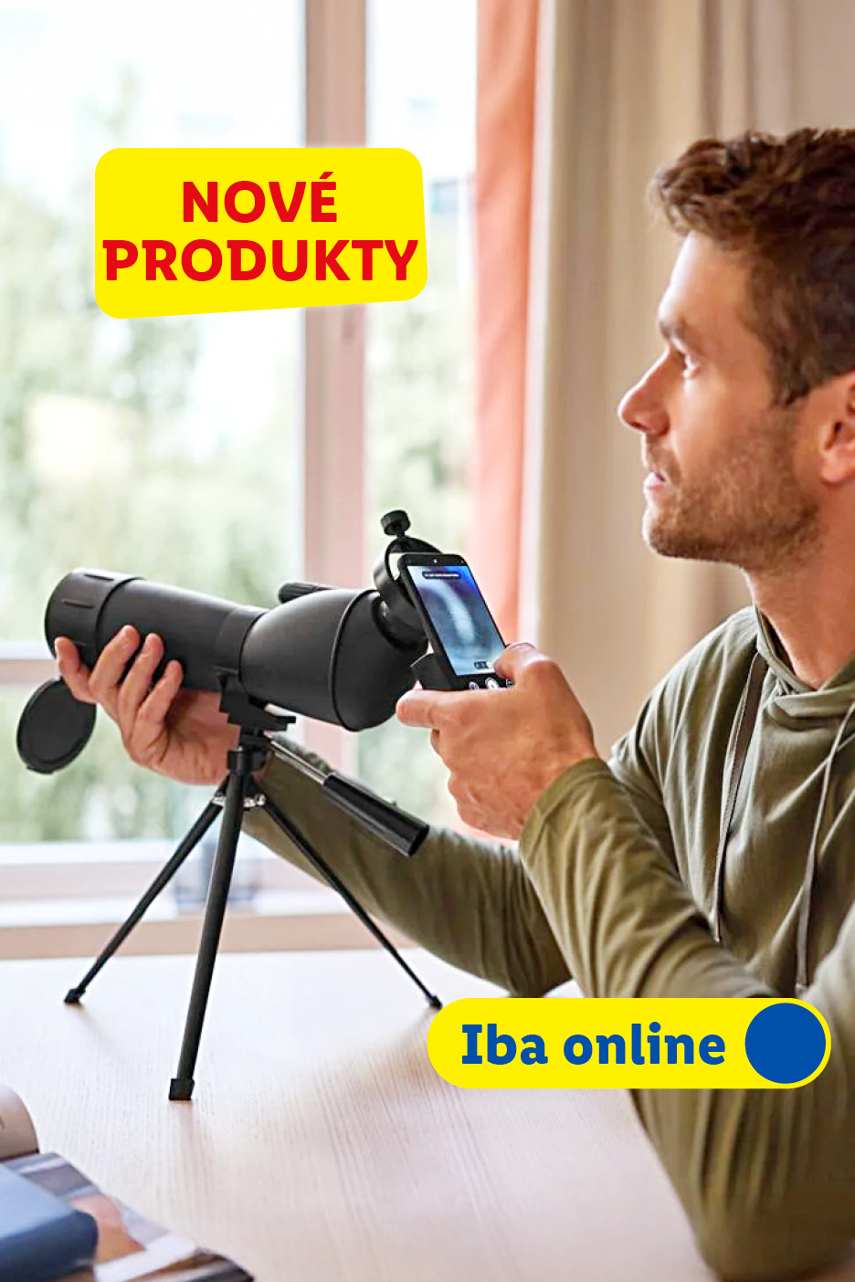 Muž s ďalekohľadom na statíve a smartfónom, nápis 'NOVÉ PRODUKTY'.