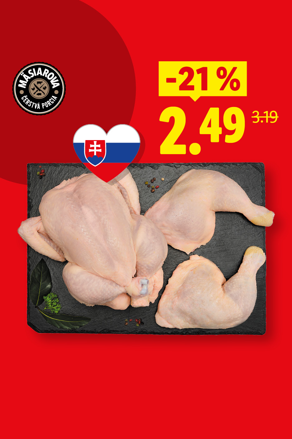 Čerstvé kurča a kuracie stehná na čiernej doske, s logom a cenou 2,49 €.