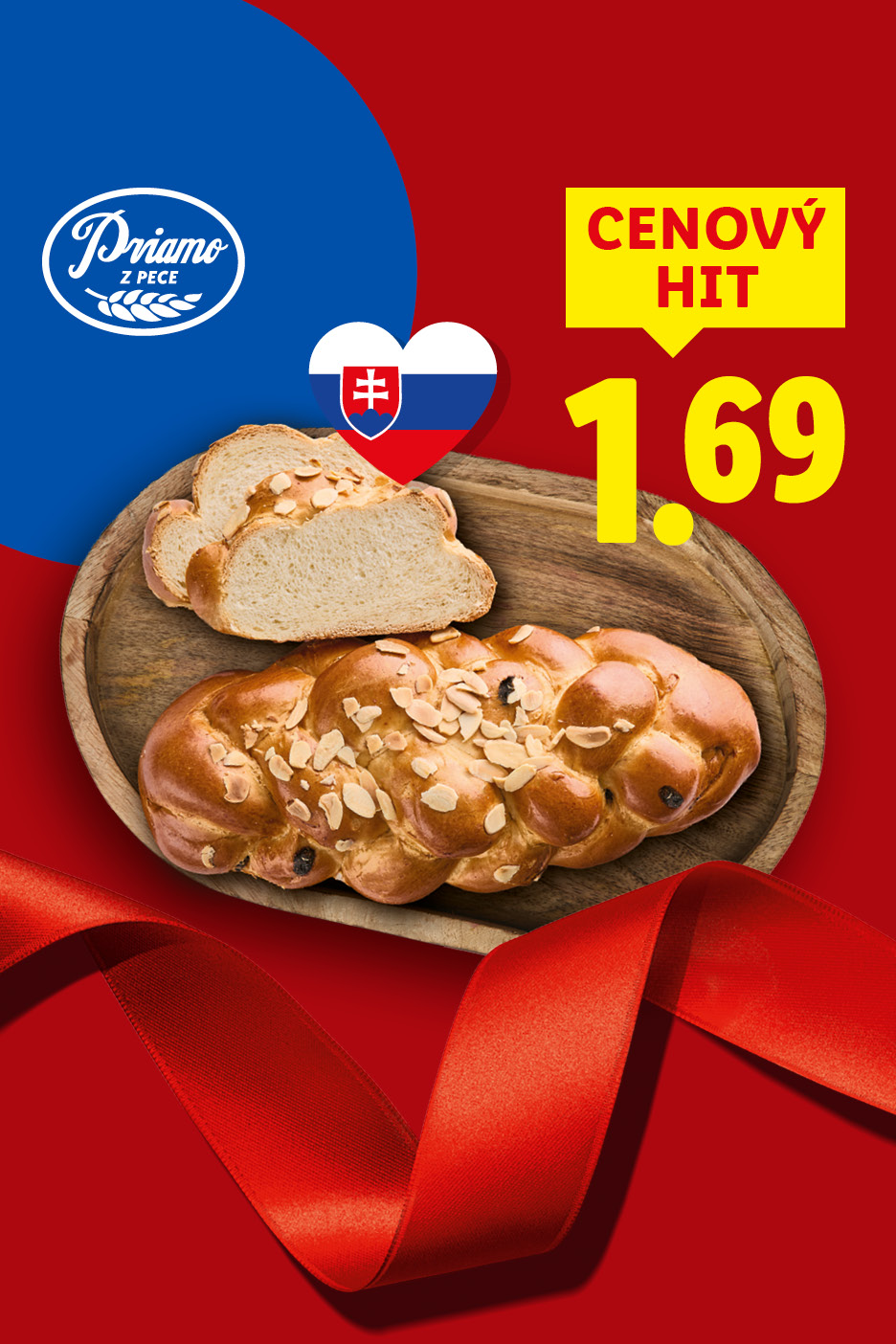 Vianočka Priamo z pece s mandľami a hrozienkami, cena 1,69 €.