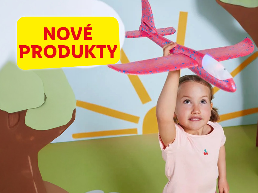 Dieťa si hrá s novým ružovým lietadlom z kategórie NOVÉ PRODUKTY.