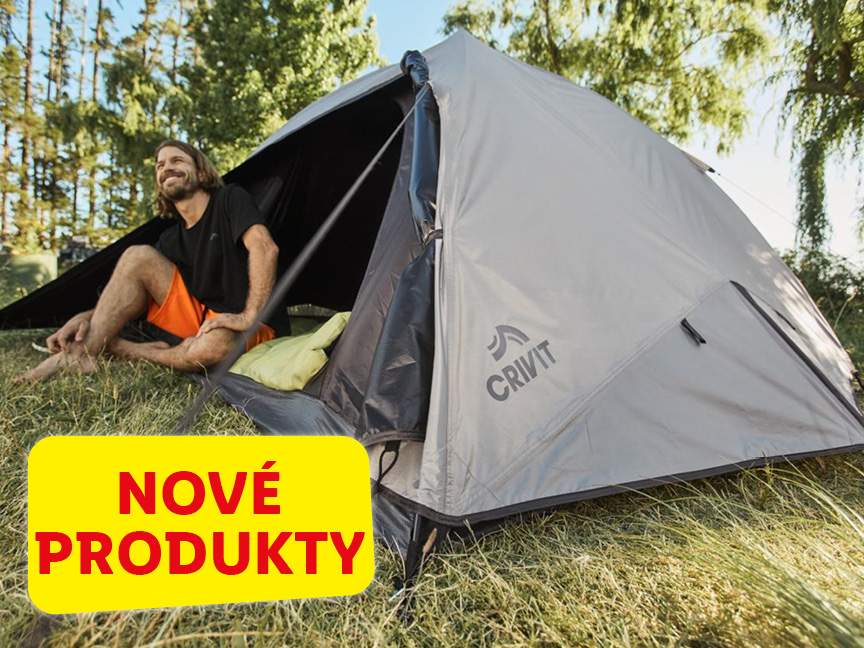 Nový stan Crivit v prírode s mužom, ktorý si v ňom oddychuje.