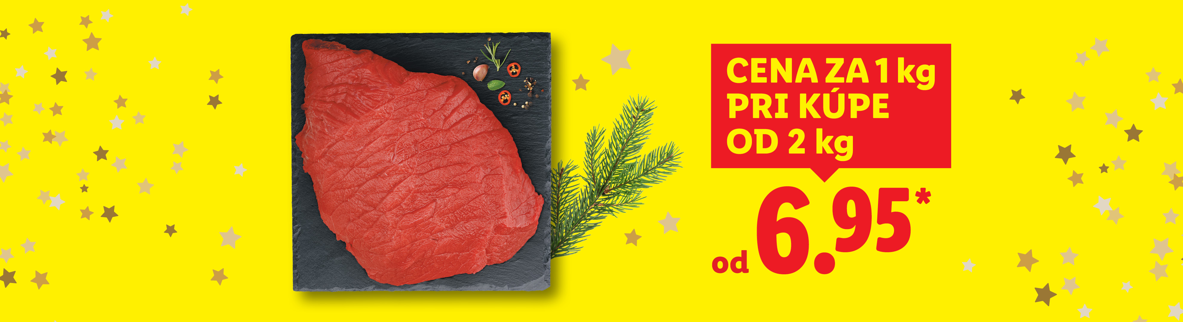 Čerstvé mäso na čiernej doske s bylinkami, cena 6,95 € za 1 kg pri kúpe od 2 kg.