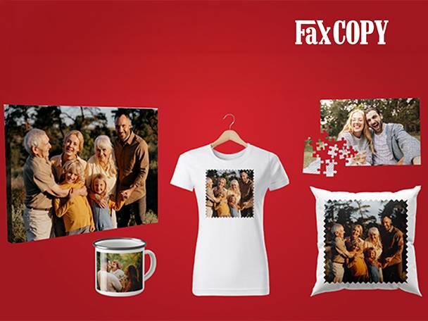 Personalizované darčeky: obraz, hrnček, tričko, vankúš a puzzle s rodinnými fotografiami.