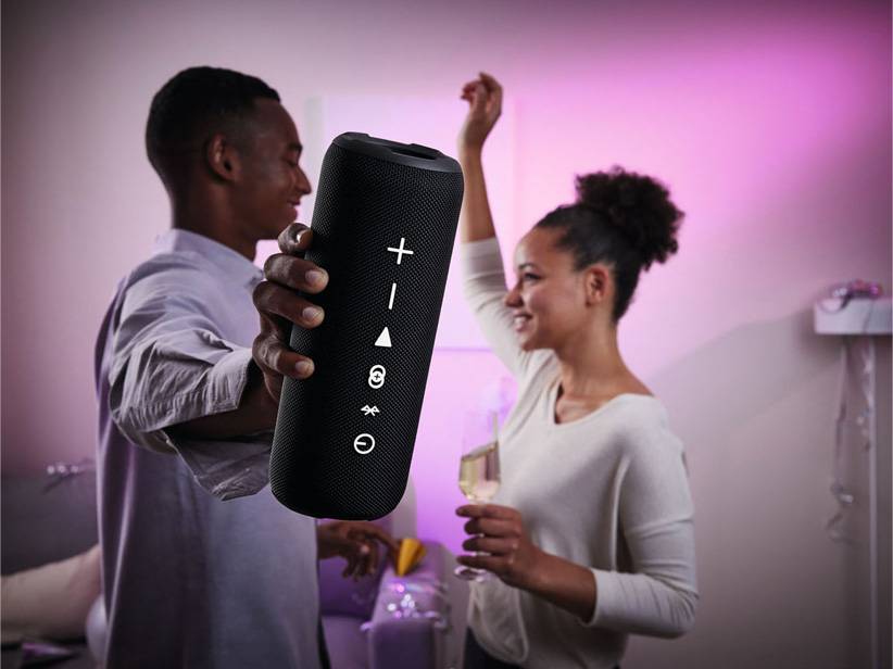 Prenosný Bluetooth reproduktor na párty.