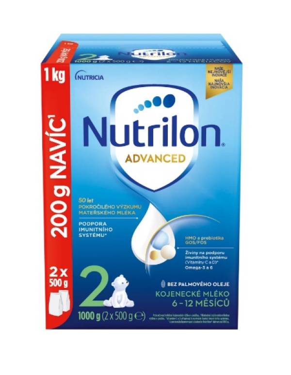 Modré balenie dojčenského mlieka s nápisom „Advanced“, 1 kg (2x 500g) pre 6-12 mesačné deti.