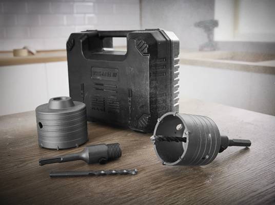 Korunkové vŕtačky, kufor a príslušenstvo.