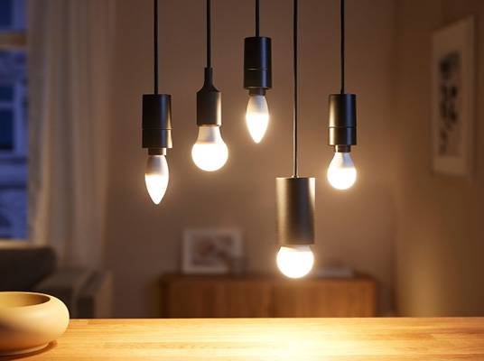 Závesné LED žiarovky, moderný štýl.