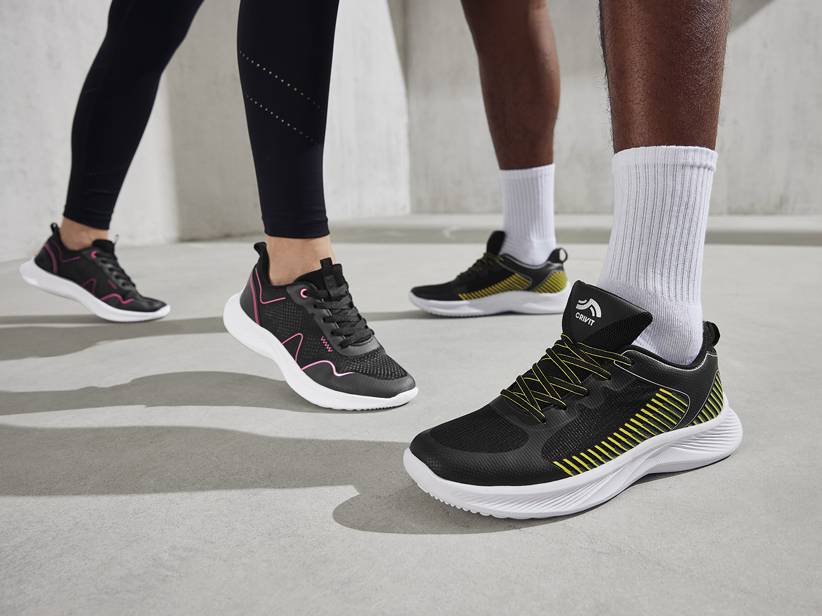 Športové topánky Crivit: čierne modely pre ženy a mužov.
