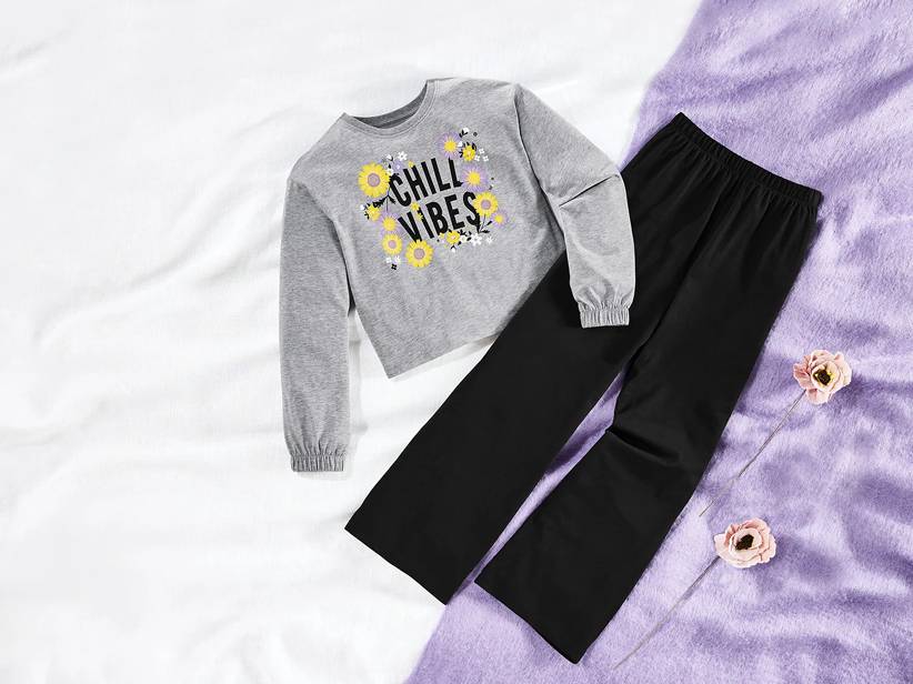 Mikina 'Chill Vibes' a široké nohavice: pohodlný outfit.
