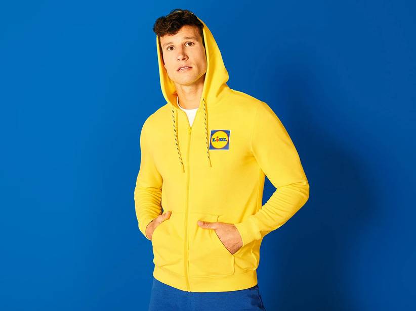 Žltá Lidl mikina s kapucňou.
