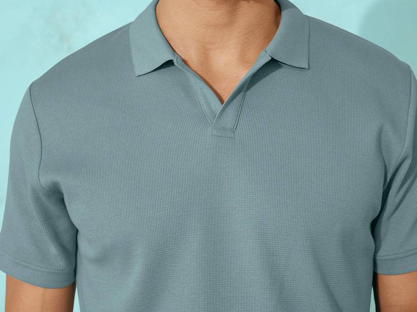 Polokošeľa z vaflovej pleteniny.